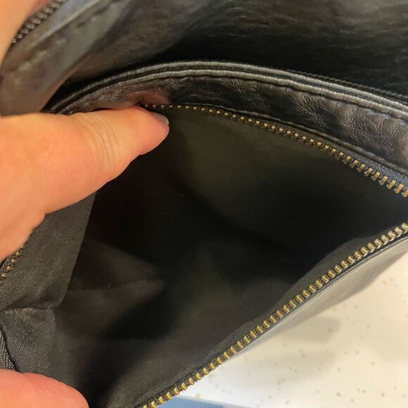 BUENO OF CALIFORNIA GRAINY WASHED ZIPPER HANDBAG purse crossbody black - Picture 5 of 9